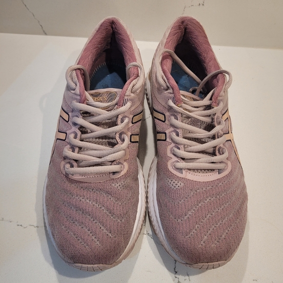 Asics Gel-Nimbus 22 Running shoes - Women's size 9. - Picture 6 of 10